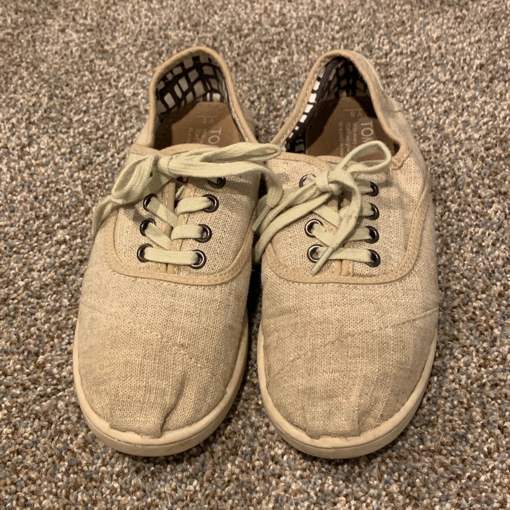 Toms lace up